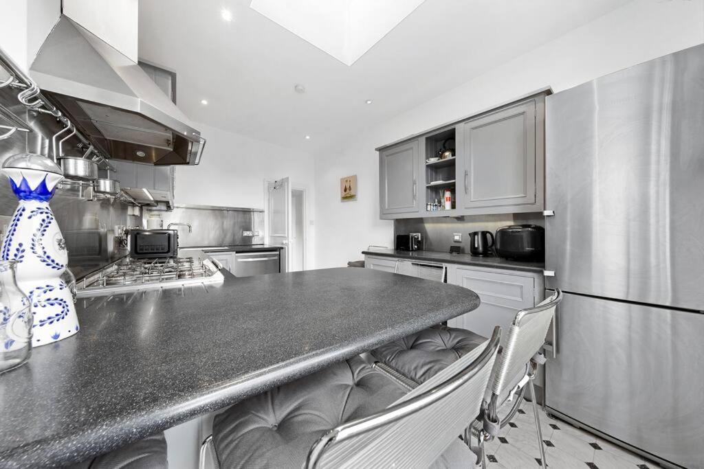 Spacious Sleep 11 With Terrace In Earls Court Ec99 Λονδίνο Εξωτερικό φωτογραφία